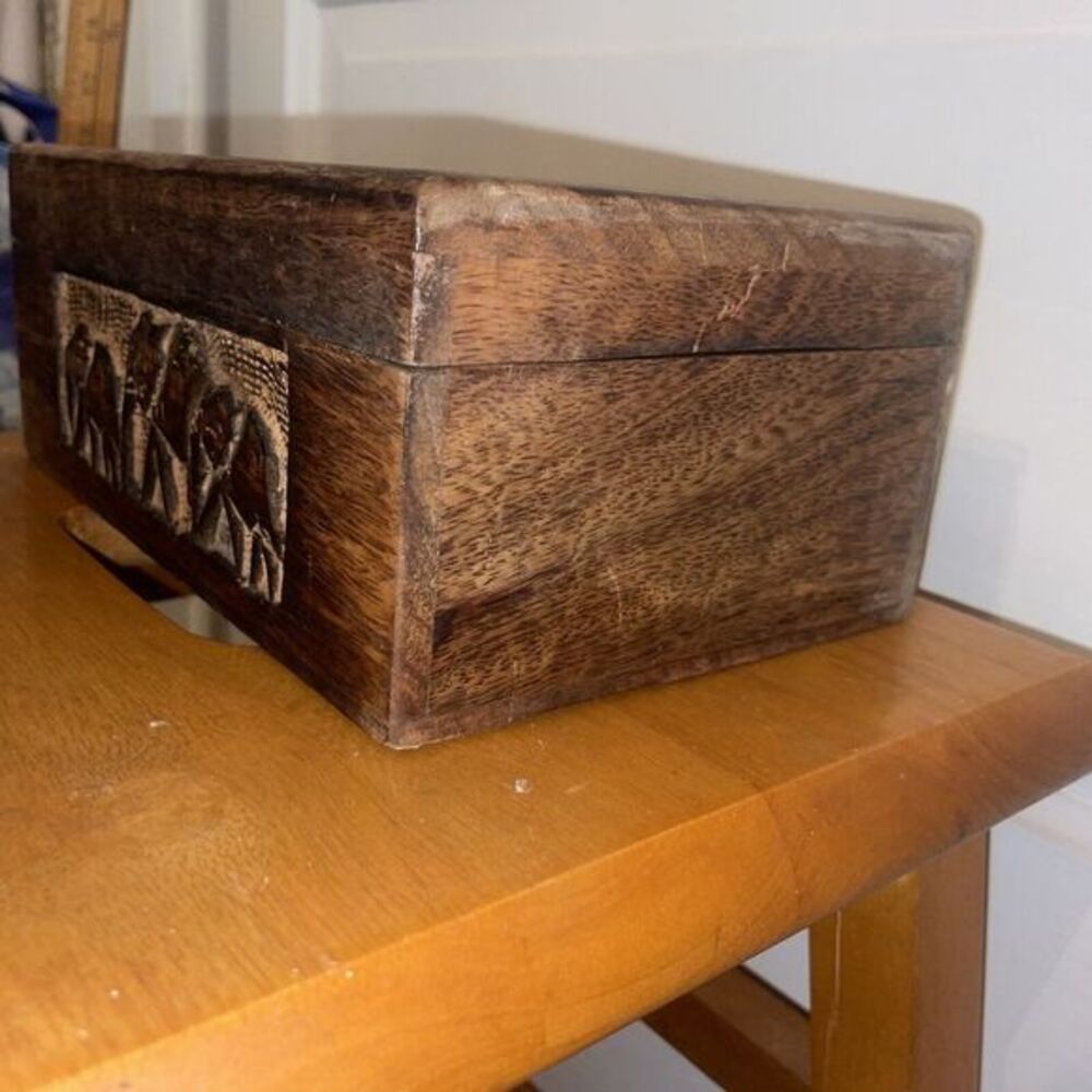 Beautiful Hand Carved Wood Box, Hinged‎ Lid, Herd Of Elephants 8.5 X 5.5x 3.5" - Picture 5 of 9